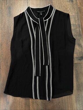 White House Black Market Black Sleeveless Tie-Neck Blouse with White Piping nwot